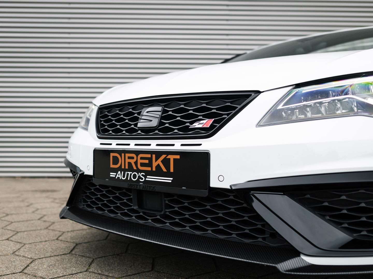 SEAT Leon ST 2.0 TSI CUPRA 4DRIVE CARBON EDITION PANO BREMBO