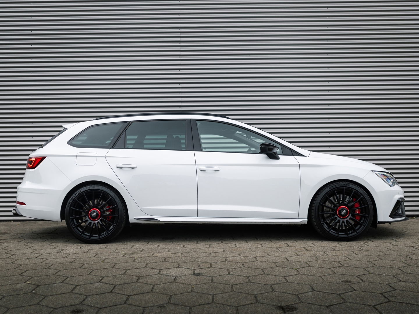SEAT Leon ST 2.0 TSI CUPRA 4DRIVE CARBON EDITION PANO BREMBO