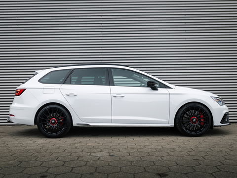 SEAT Leon ST 2.0 TSI CUPRA 4DRIVE CARBON EDITION PANO BREMBO