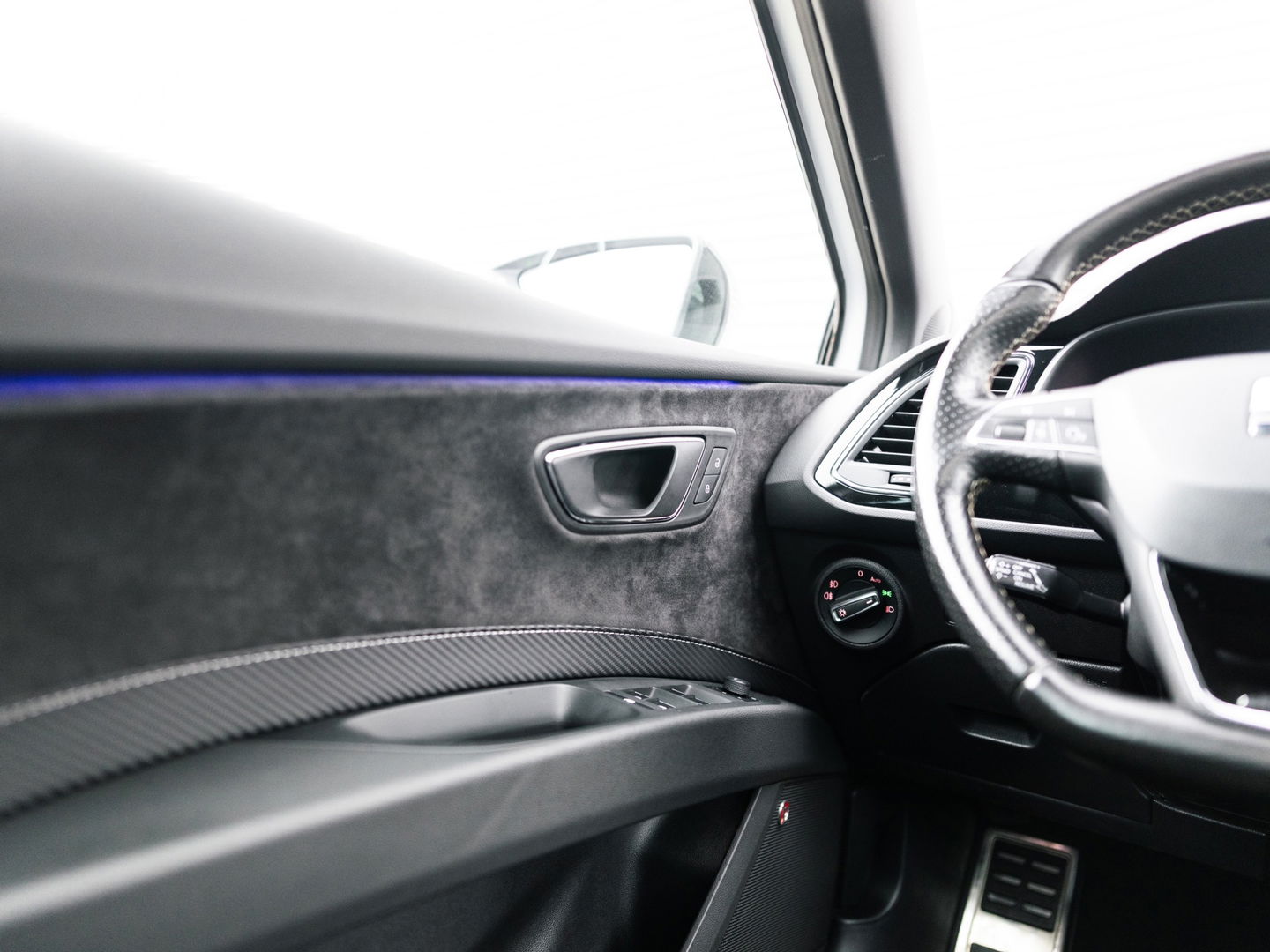 SEAT Leon ST 2.0 TSI CUPRA 4DRIVE CARBON EDITION PANO BREMBO