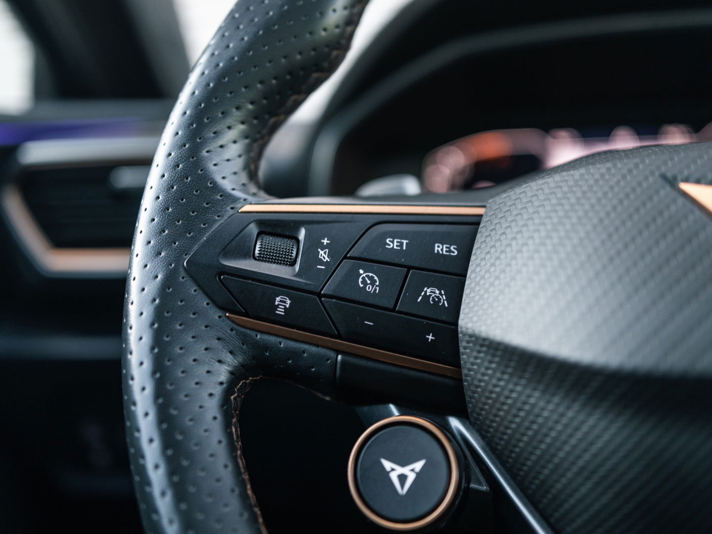 CUPRA Leon ST 2.0 TSI 4DRIVE PANO CAMERA BEATS TREKH. KEYLESS