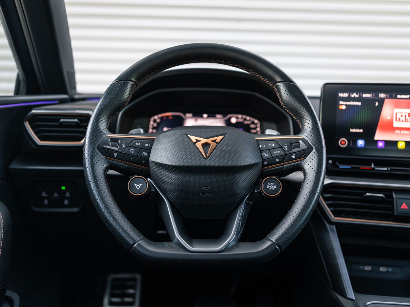 CUPRA Leon ST 2.0 TSI 4DRIVE PANO CAMERA BEATS TREKH. KEYLESS