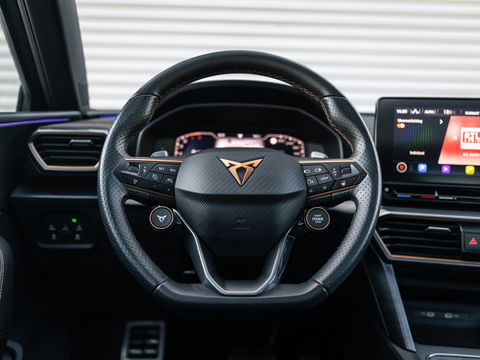 CUPRA Leon ST 2.0 TSI 4DRIVE PANO CAMERA BEATS TREKH. KEYLESS