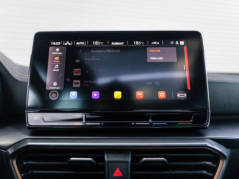 CUPRA Leon ST 2.0 TSI 4DRIVE PANO CAMERA BEATS TREKH. KEYLESS