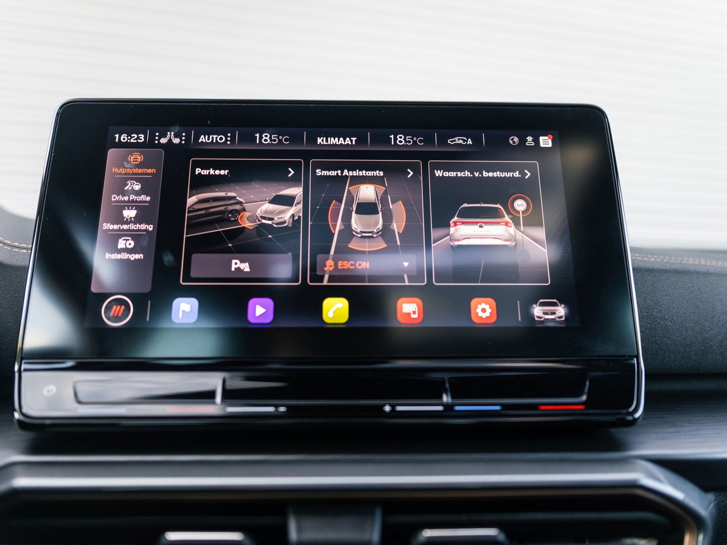 CUPRA Leon ST 2.0 TSI 4DRIVE PANO CAMERA BEATS TREKH. KEYLESS