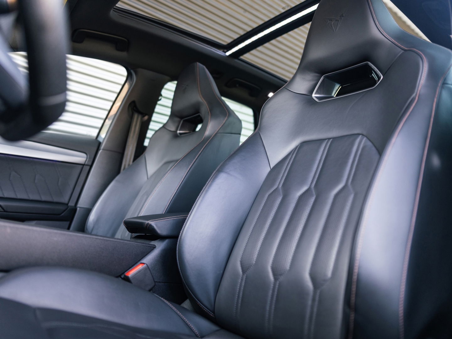 CUPRA Leon ST 2.0 TSI 4DRIVE PANO CAMERA BEATS TREKH. KEYLESS