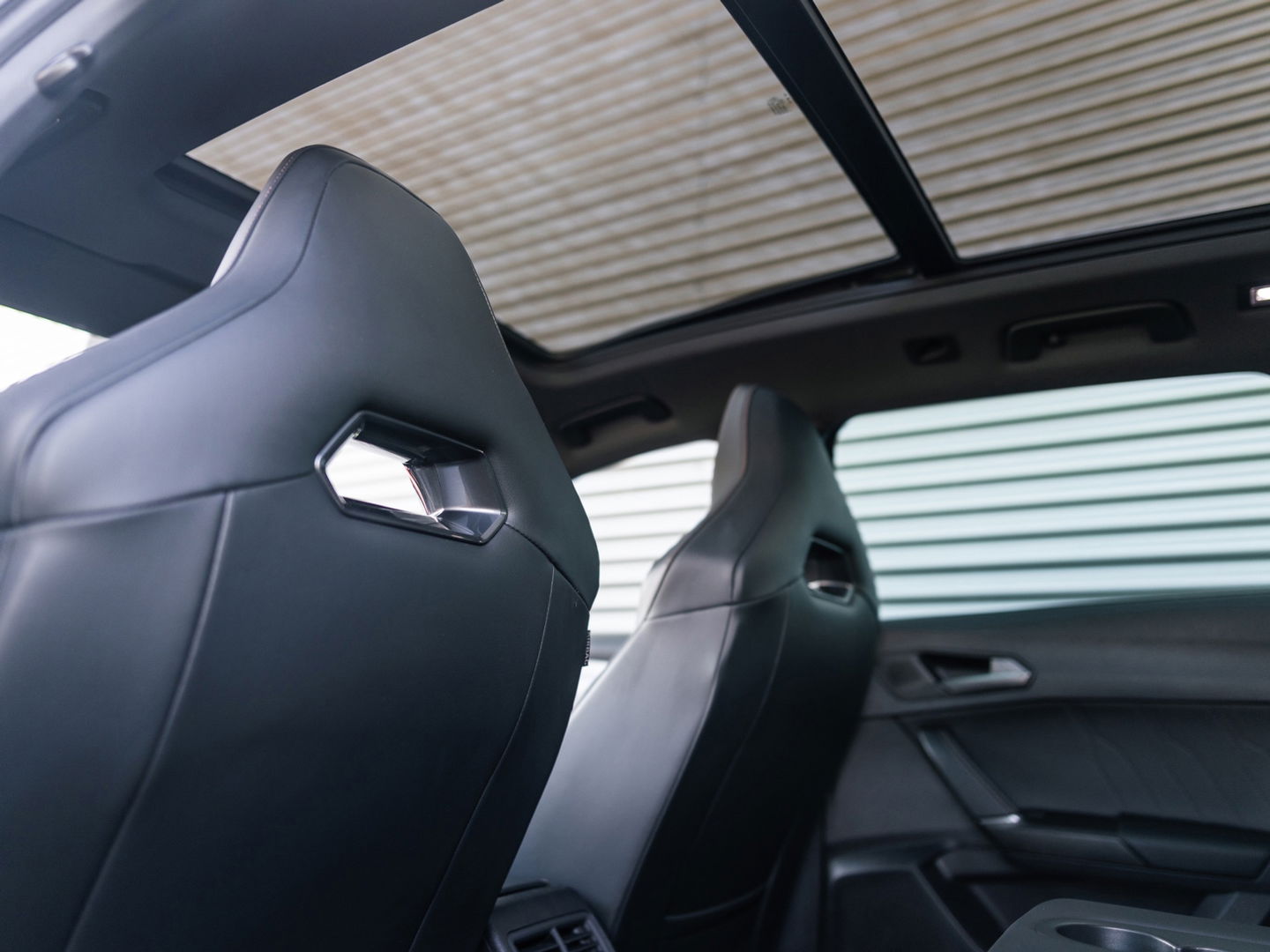 CUPRA Leon ST 2.0 TSI 4DRIVE PANO CAMERA BEATS TREKH. KEYLESS