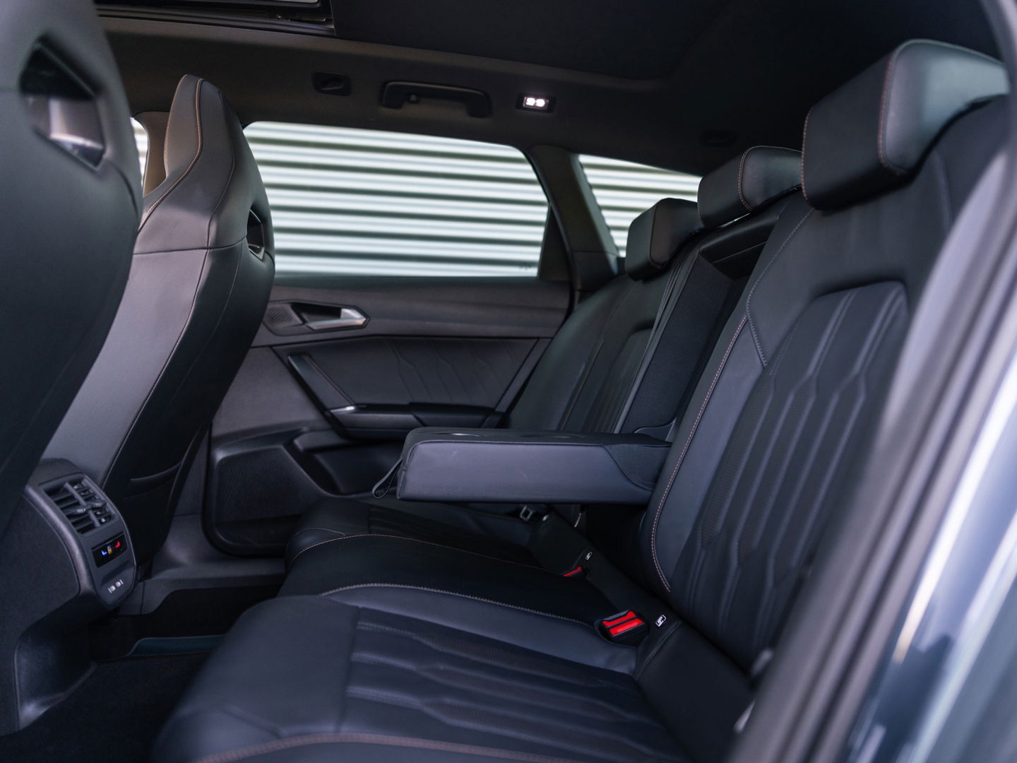 CUPRA Leon ST 2.0 TSI 4DRIVE PANO CAMERA BEATS TREKH. KEYLESS