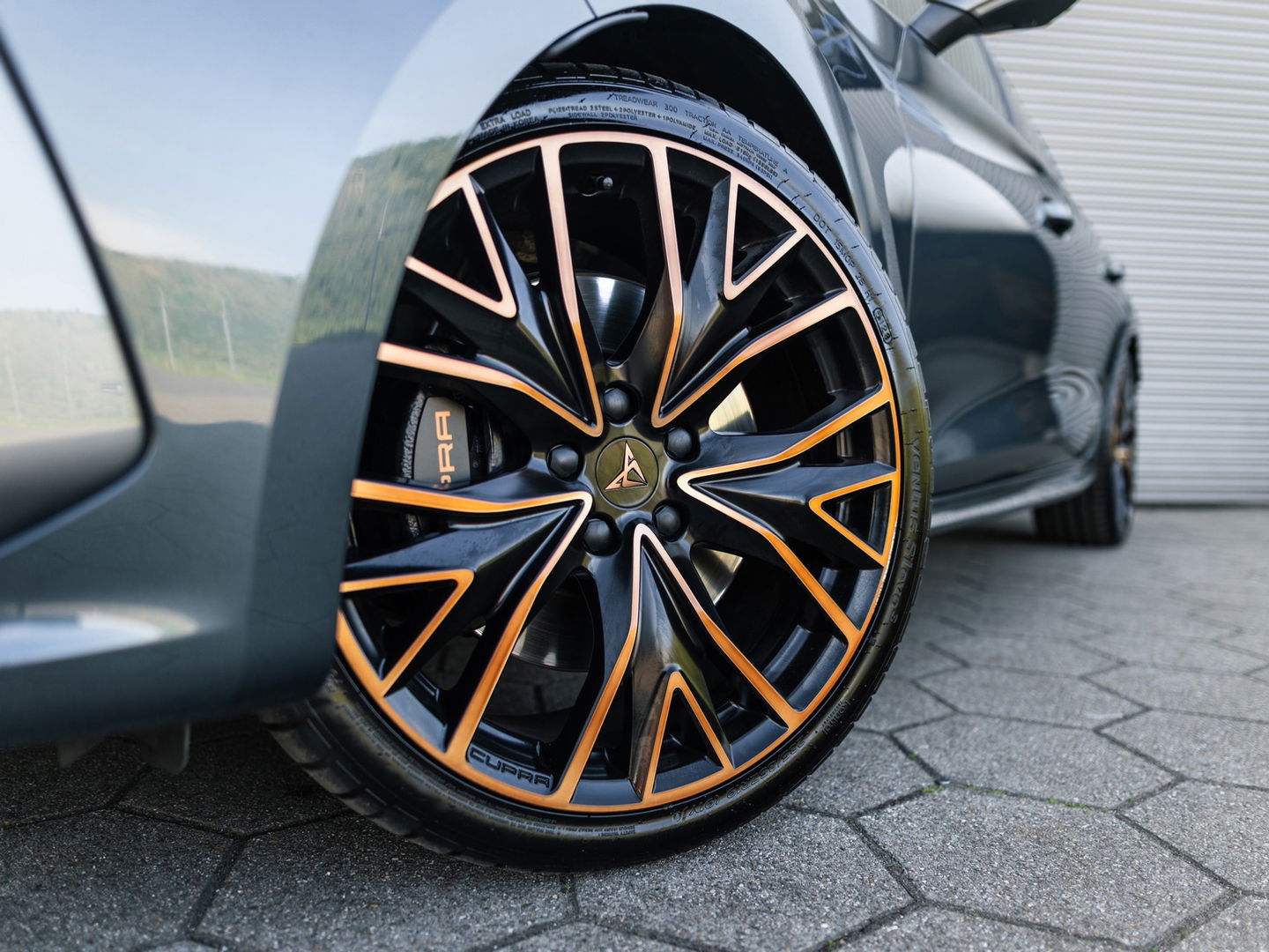 CUPRA Leon ST 2.0 TSI 4DRIVE PANO CAMERA BEATS TREKH. KEYLESS