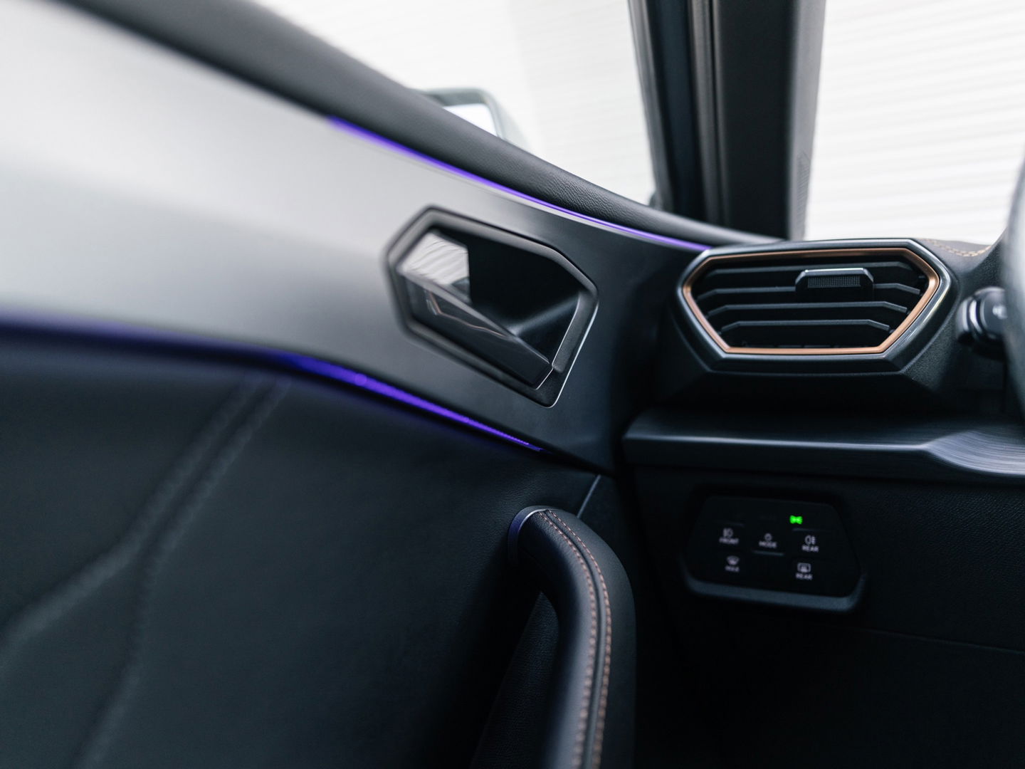 CUPRA Leon ST 2.0 TSI 4DRIVE PANO CAMERA BEATS TREKH. KEYLESS