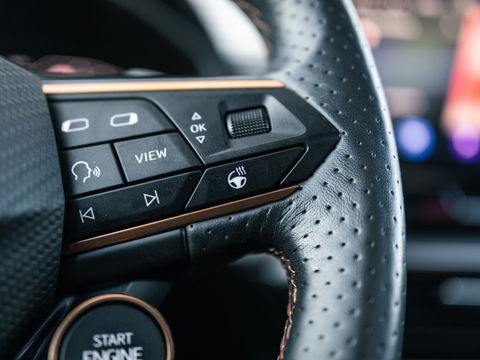 CUPRA Leon ST 2.0 TSI 4DRIVE PANO CAMERA BEATS TREKH. KEYLESS