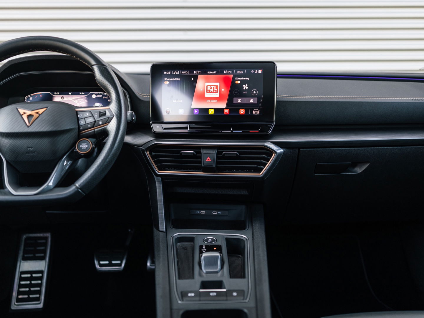 CUPRA Leon ST 2.0 TSI 4DRIVE PANO CAMERA BEATS TREKH. KEYLESS