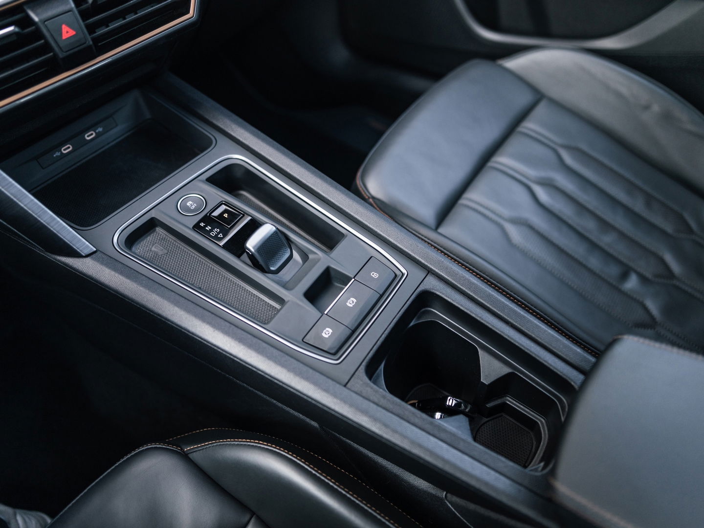 CUPRA Leon ST 2.0 TSI 4DRIVE PANO CAMERA BEATS TREKH. KEYLESS