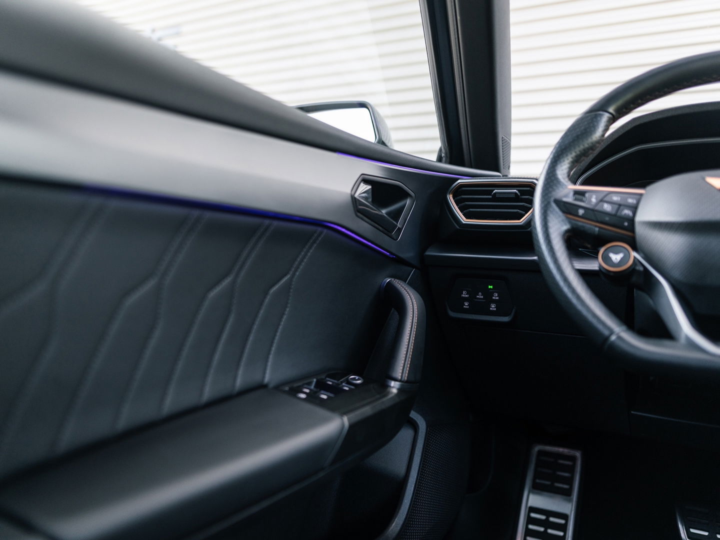 CUPRA Leon ST 2.0 TSI 4DRIVE PANO CAMERA BEATS TREKH. KEYLESS