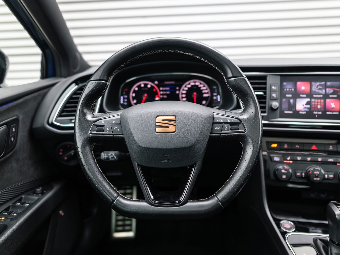 SEAT Leon ST 2.0 TSI CUPRA 300 4DRIVE PANO BEATS CAMERA DCC