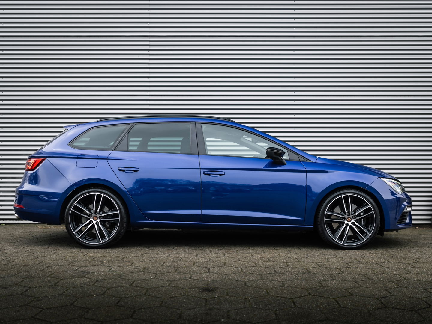 SEAT Leon ST 2.0 TSI CUPRA 300 4DRIVE PANO BEATS CAMERA DCC