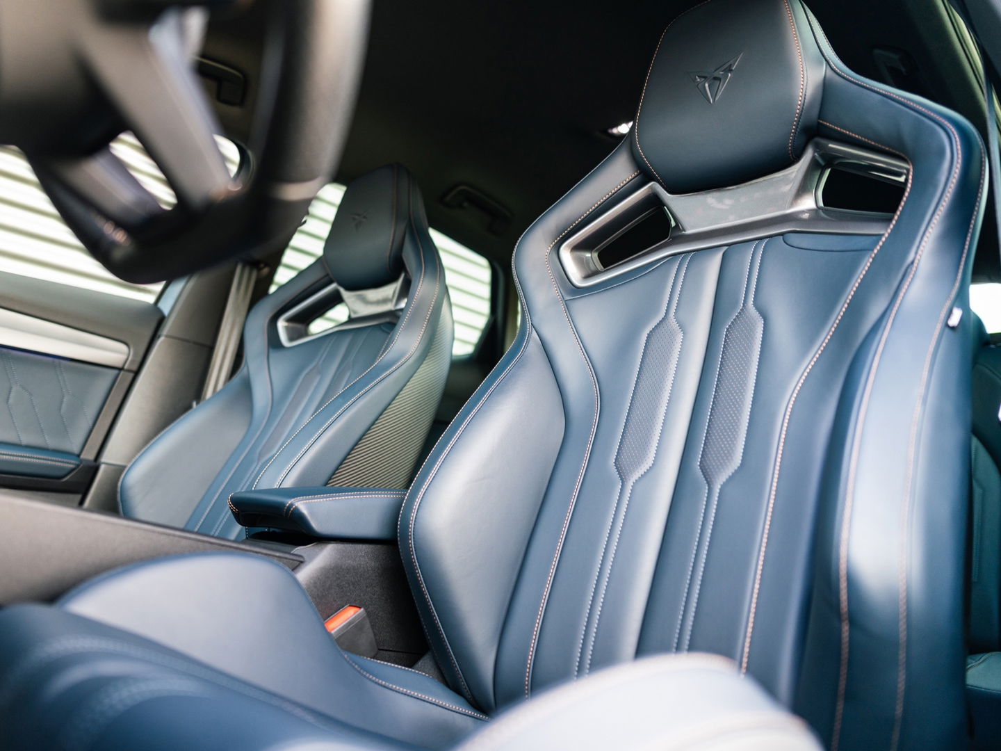 CUPRA Formentor 2.5 TSI VZ5 CARBON SCHAAL CAMERA 390PK RS3