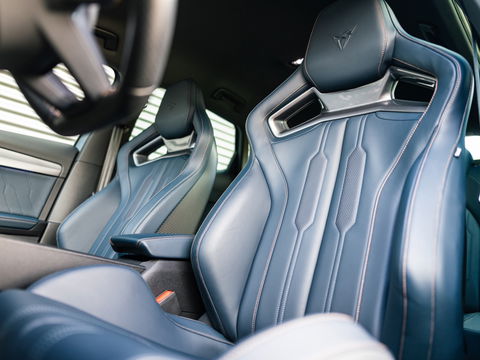 CUPRA Formentor 2.5 TSI VZ5 CARBON SCHAAL CAMERA 390PK RS3