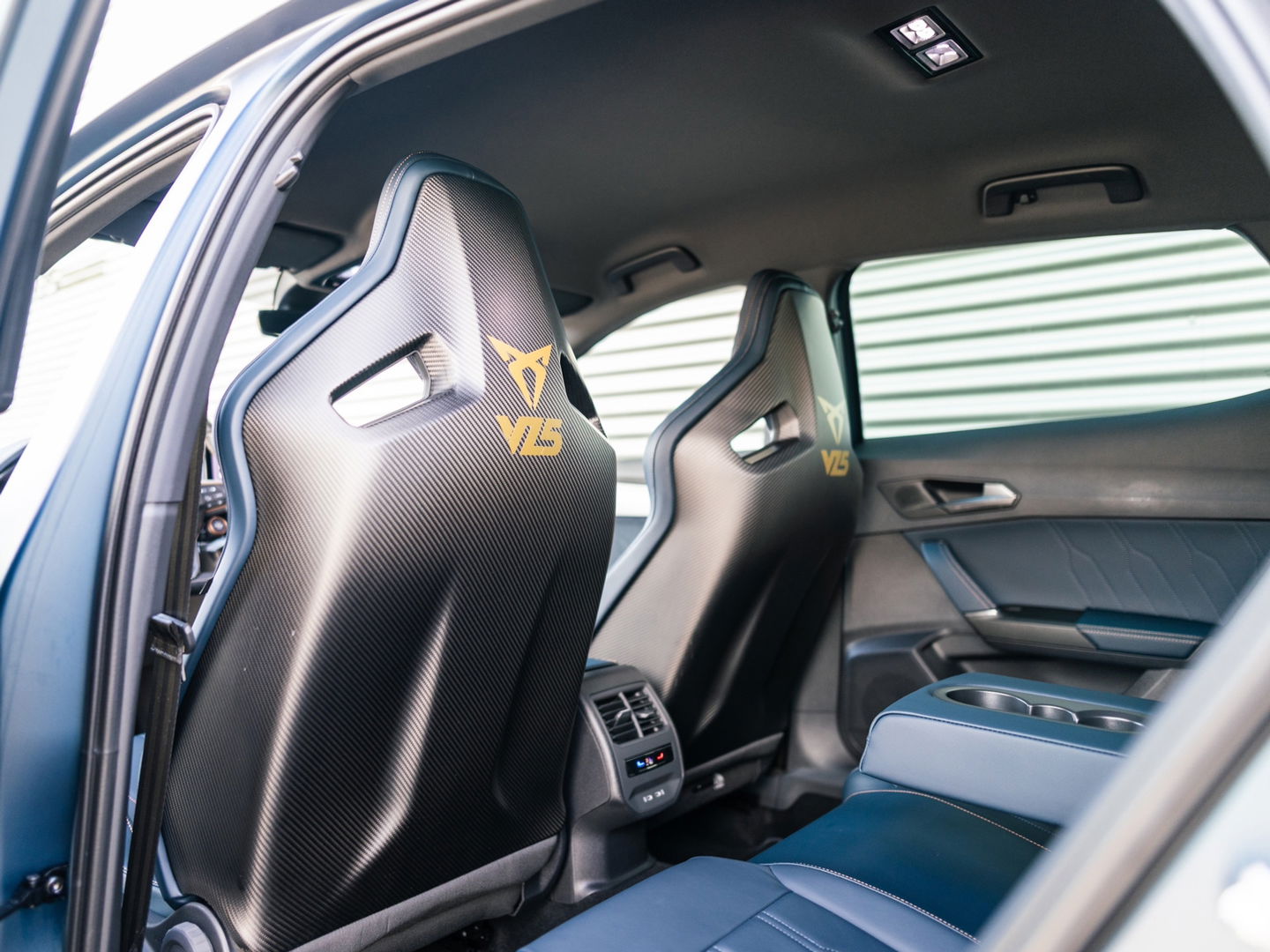 CUPRA Formentor 2.5 TSI VZ5 CARBON SCHAAL CAMERA 390PK RS3