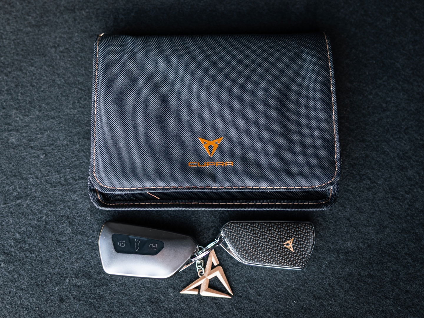 CUPRA Formentor 2.5 TSI VZ5 CARBON SCHAAL CAMERA 390PK RS3