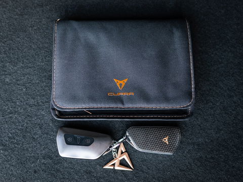 CUPRA Formentor 2.5 TSI VZ5 CARBON SCHAAL CAMERA 390PK RS3