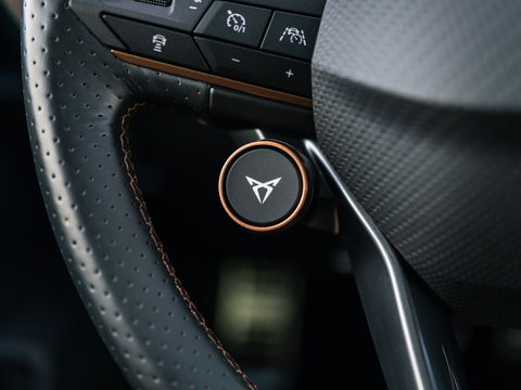 CUPRA Formentor 2.5 TSI VZ5 CARBON SCHAAL CAMERA 390PK RS3