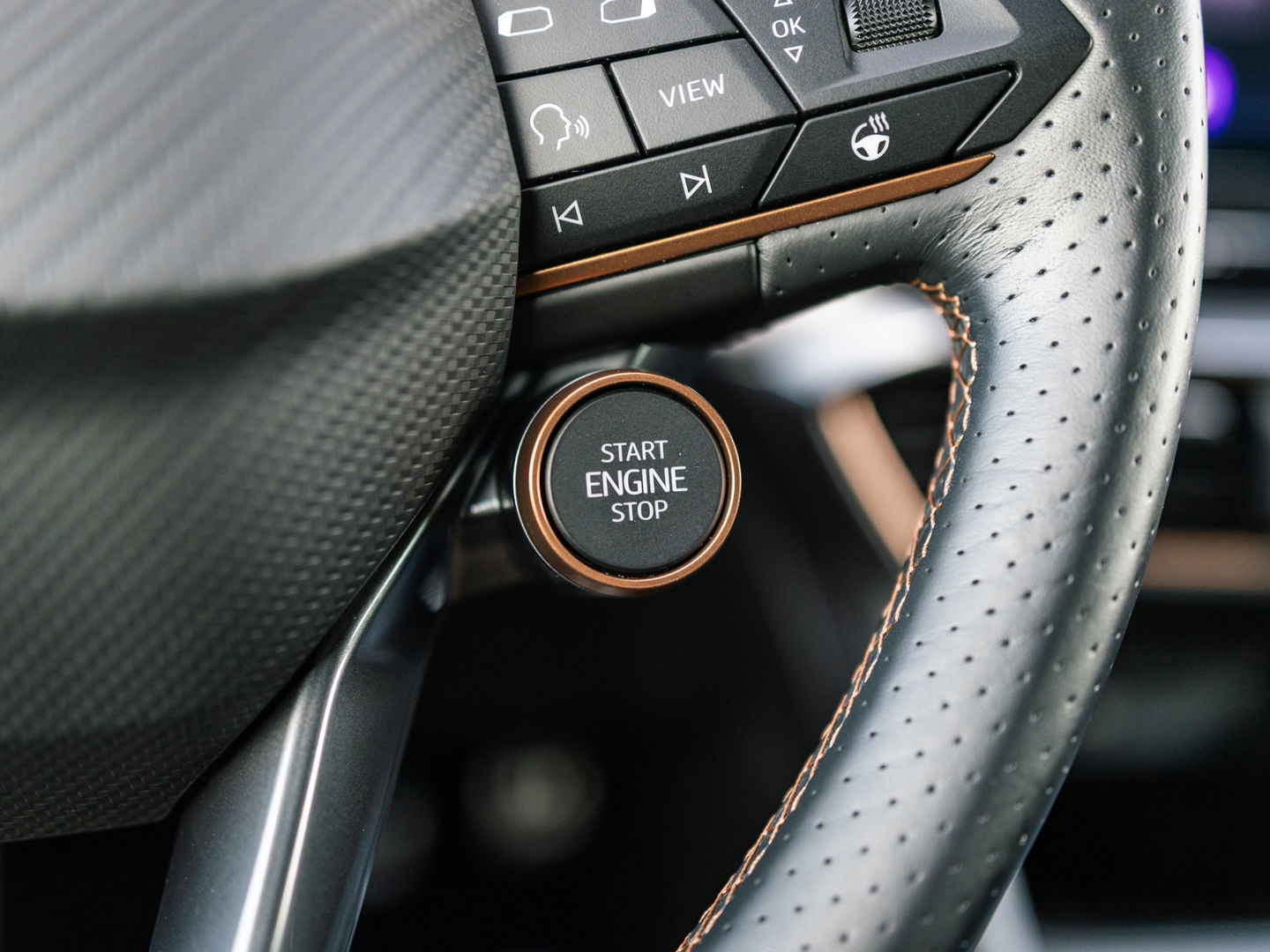 CUPRA Formentor 2.5 TSI VZ5 CARBON SCHAAL CAMERA 390PK RS3