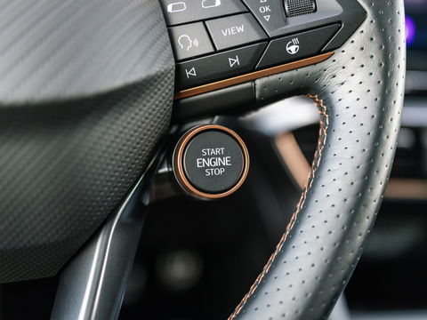 CUPRA Formentor 2.5 TSI VZ5 CARBON SCHAAL CAMERA 390PK RS3