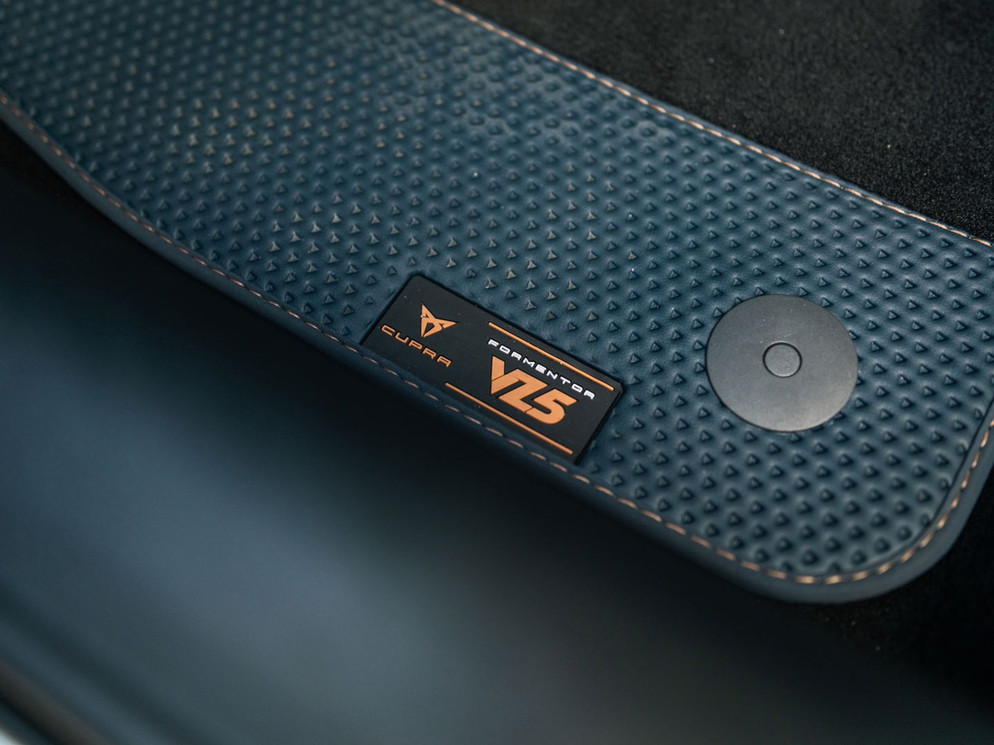 CUPRA Formentor 2.5 TSI VZ5 CARBON SCHAAL CAMERA 390PK RS3