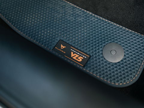 CUPRA Formentor 2.5 TSI VZ5 CARBON SCHAAL CAMERA 390PK RS3