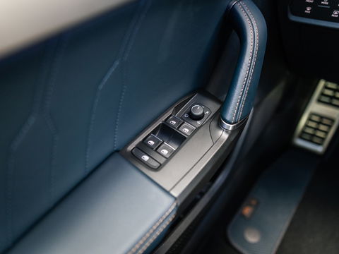 CUPRA Formentor 2.5 TSI VZ5 CARBON SCHAAL CAMERA 390PK RS3