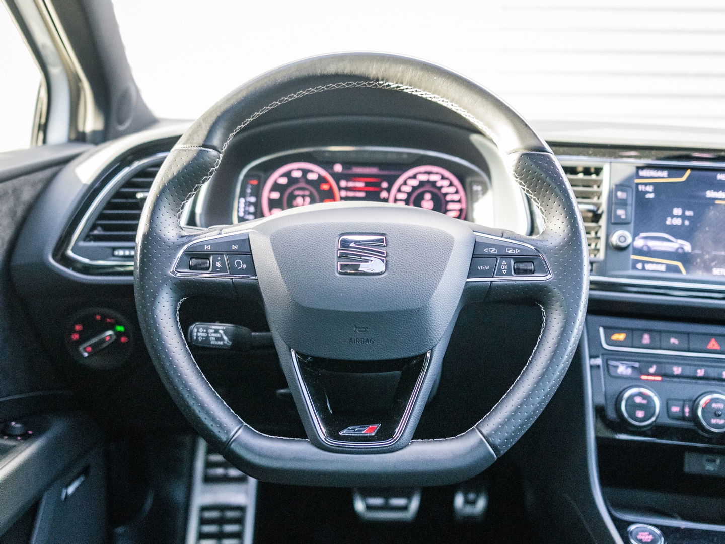 SEAT Leon ST 2.0 TSI 4DRIVE PERFORMANCE PANO BREMBO CAMERA