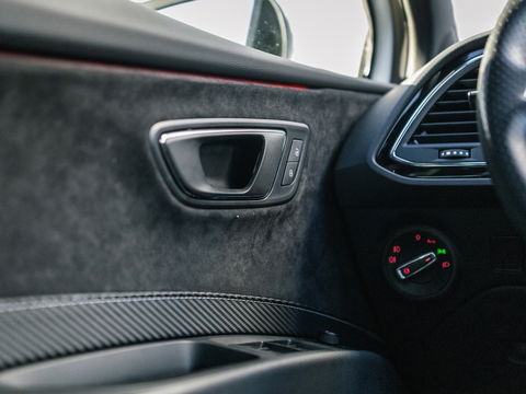 SEAT Leon ST 2.0 TSI 4DRIVE PERFORMANCE PANO BREMBO CAMERA