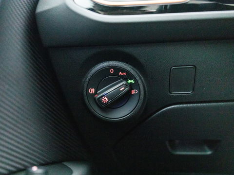 SEAT Leon ST 2.0 TSI CUPRA 4DRIVE R CARBON PANO BREMBO BEATS