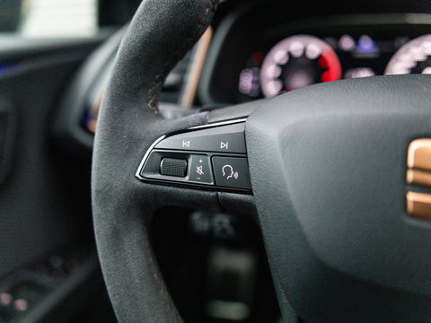 SEAT Leon ST 2.0 TSI CUPRA 4DRIVE R CARBON PANO BREMBO BEATS