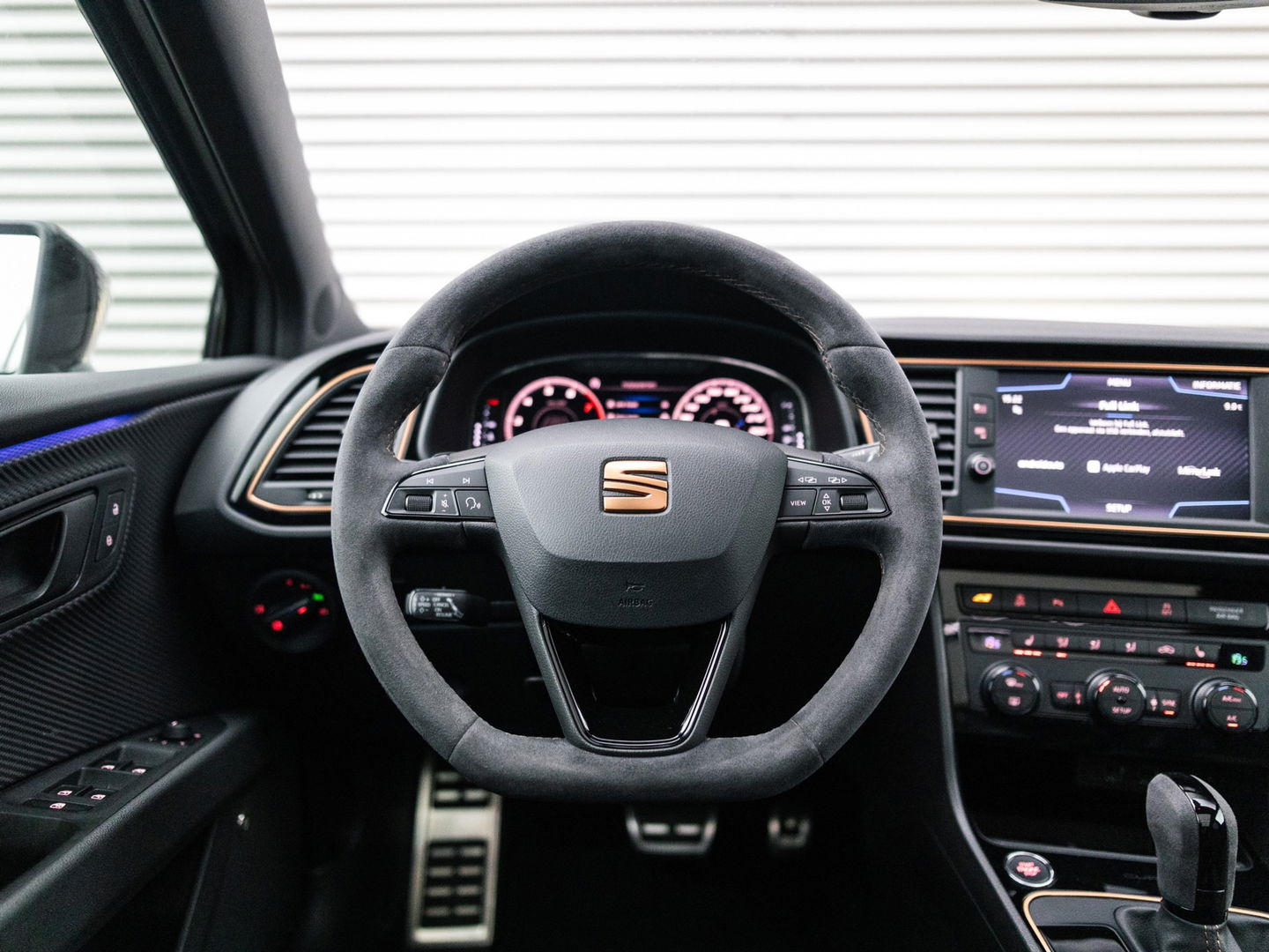SEAT Leon ST 2.0 TSI CUPRA 4DRIVE R CARBON PANO BREMBO BEATS