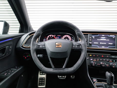 SEAT Leon ST 2.0 TSI CUPRA 4DRIVE R CARBON PANO BREMBO BEATS