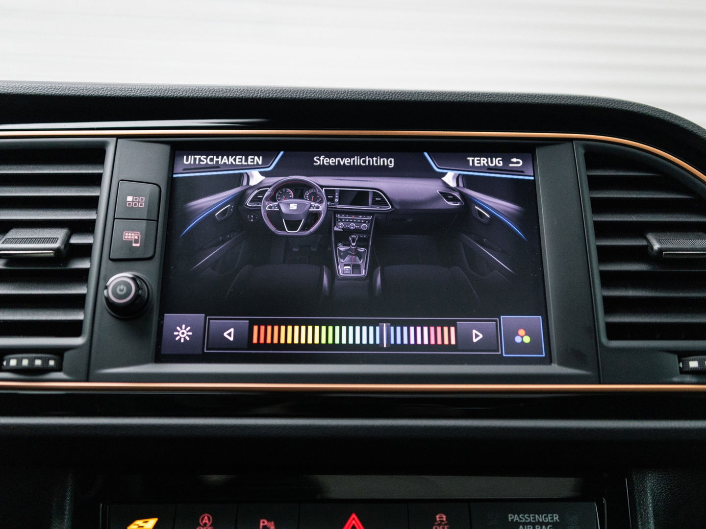 SEAT Leon ST 2.0 TSI CUPRA 4DRIVE R CARBON PANO BREMBO BEATS