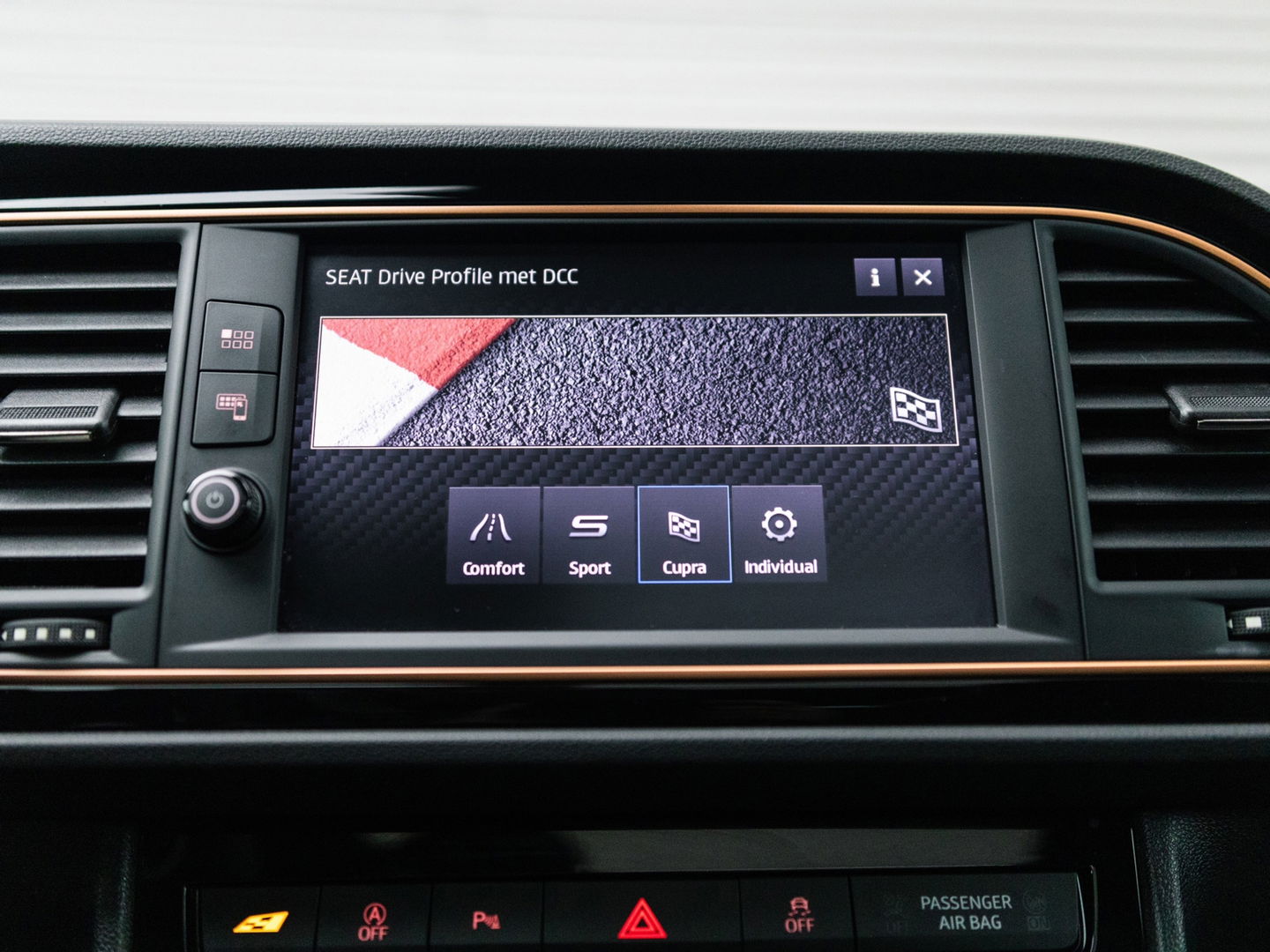 SEAT Leon ST 2.0 TSI CUPRA 4DRIVE R CARBON PANO BREMBO BEATS