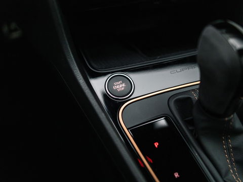 SEAT Leon ST 2.0 TSI CUPRA 4DRIVE R CARBON PANO BREMBO BEATS