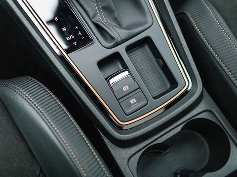 SEAT Leon ST 2.0 TSI CUPRA 4DRIVE R CARBON PANO BREMBO BEATS