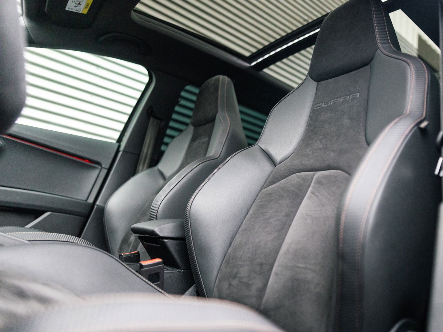 SEAT Leon ST 2.0 TSI CUPRA 4DRIVE R CARBON PANO BREMBO BEATS