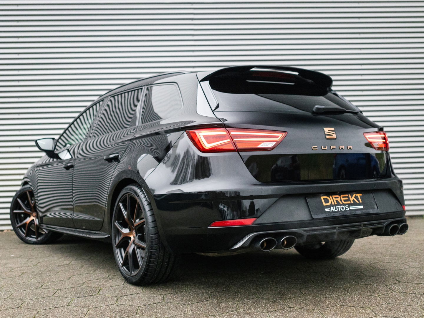 SEAT Leon ST 2.0 TSI CUPRA 4DRIVE R CARBON PANO BREMBO BEATS