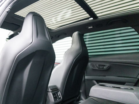 SEAT Leon ST 2.0 TSI CUPRA 4DRIVE R CARBON PANO BREMBO BEATS