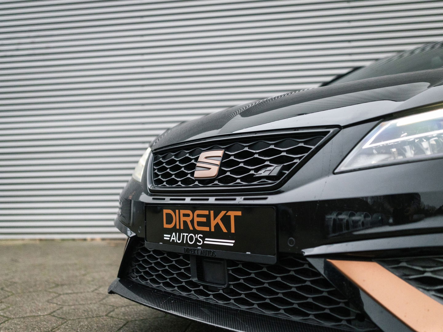 SEAT Leon ST 2.0 TSI CUPRA 4DRIVE R CARBON PANO BREMBO BEATS
