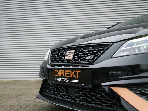 SEAT Leon ST 2.0 TSI CUPRA 4DRIVE R CARBON PANO BREMBO BEATS