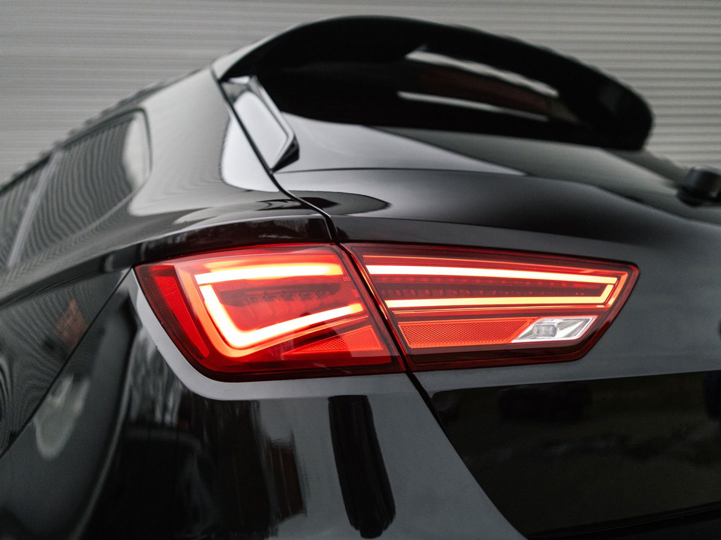 SEAT Leon ST 2.0 TSI CUPRA 4DRIVE R CARBON PANO BREMBO BEATS