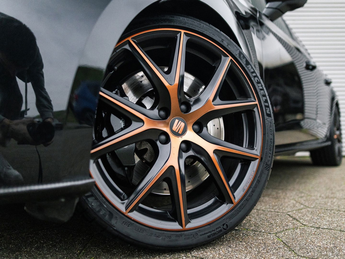 SEAT Leon ST 2.0 TSI CUPRA 4DRIVE R CARBON PANO BREMBO BEATS