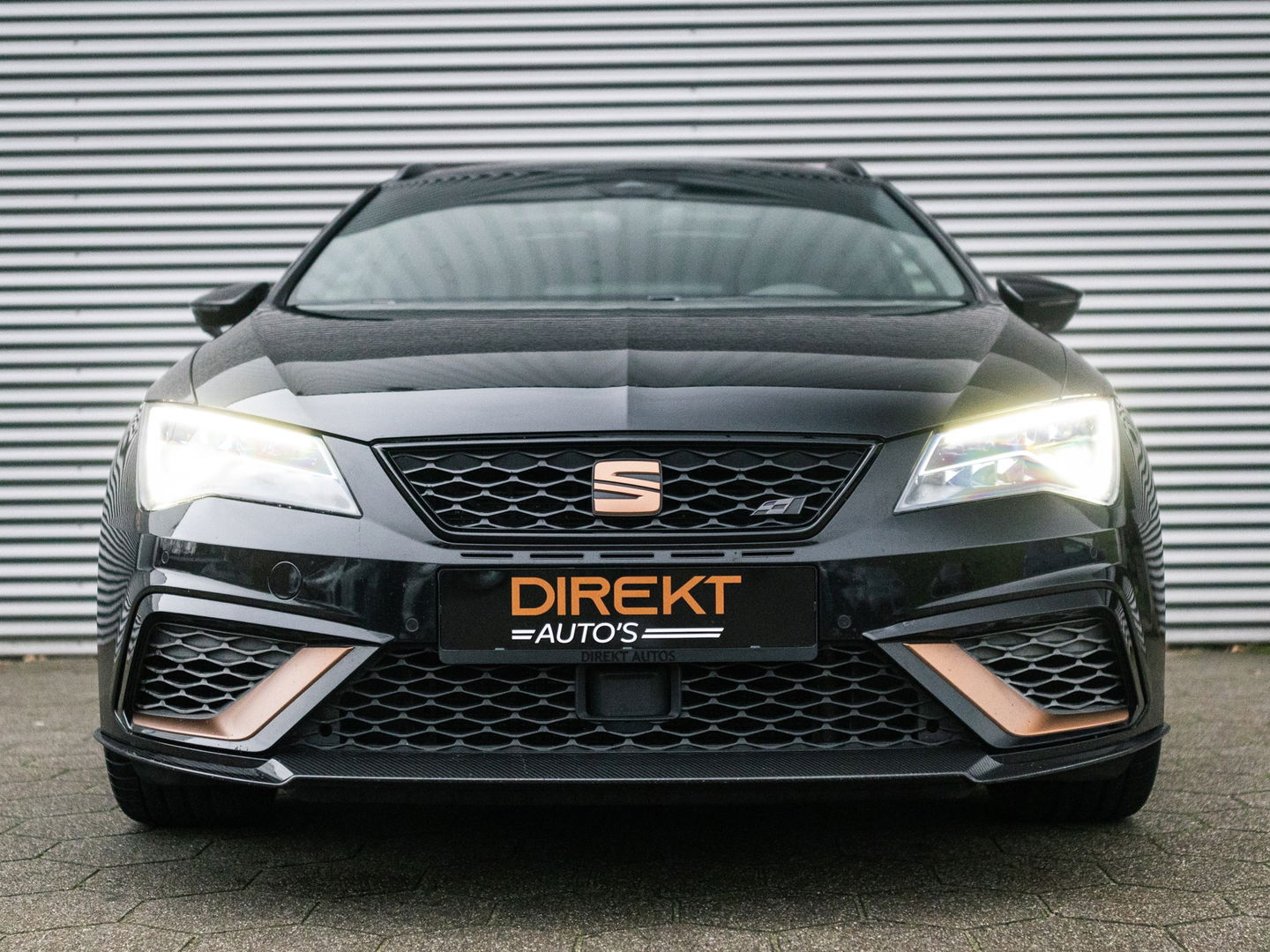 SEAT Leon ST 2.0 TSI CUPRA 4DRIVE R CARBON PANO BREMBO BEATS