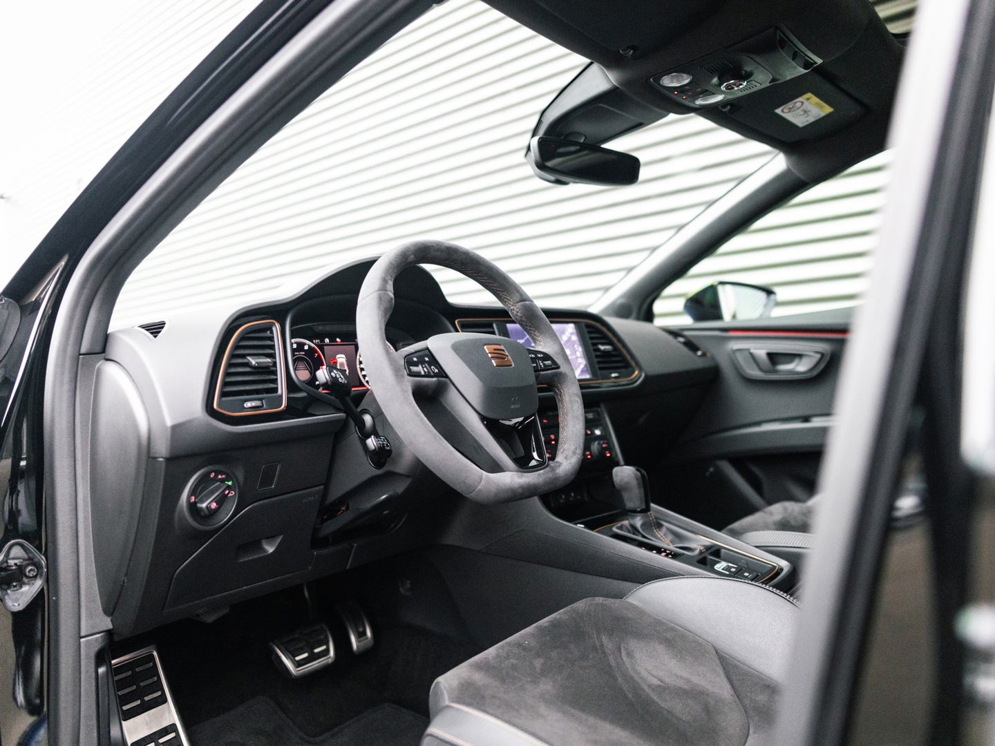 SEAT Leon ST 2.0 TSI CUPRA 4DRIVE R CARBON PANO BREMBO BEATS